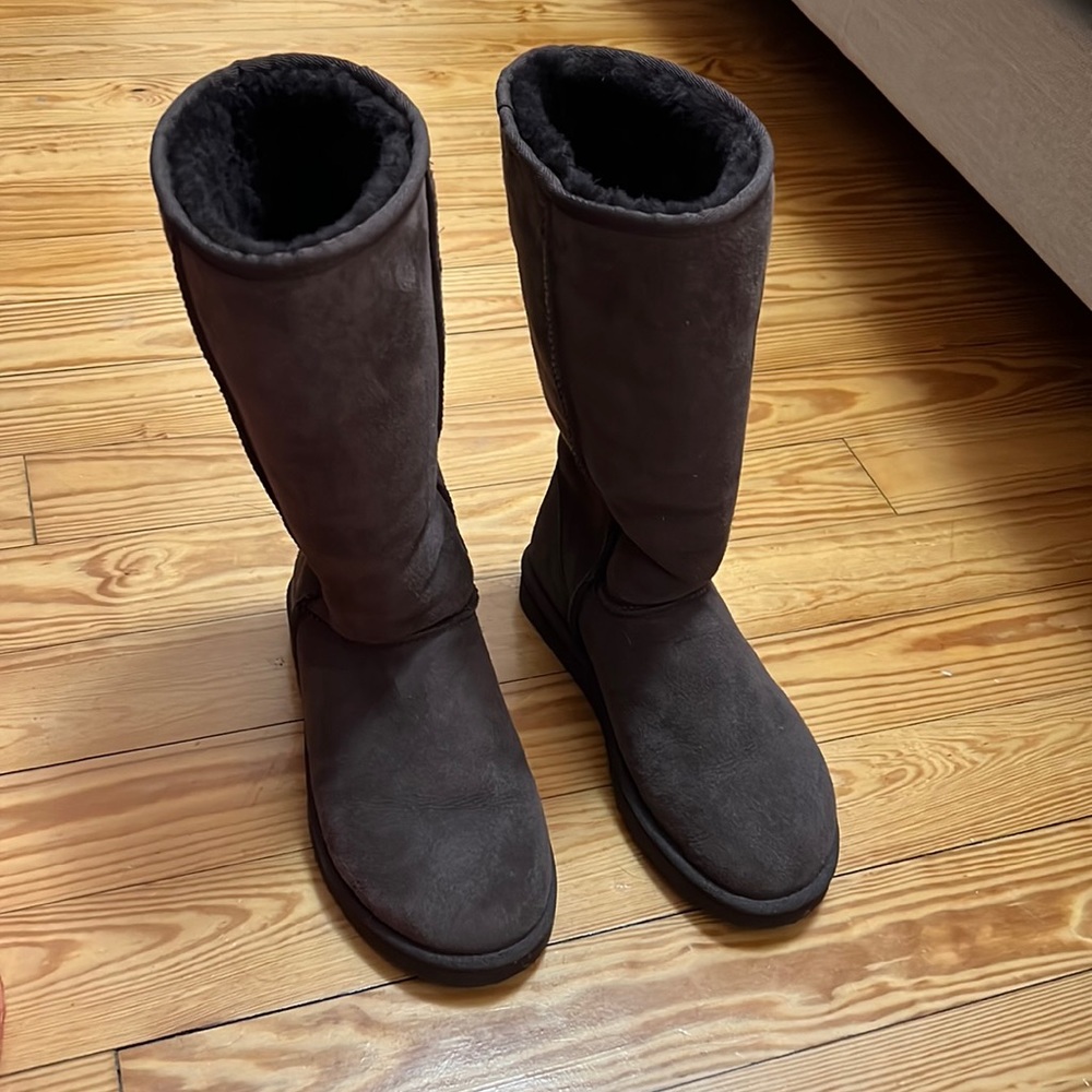 Women’s UGG brown high boots like new